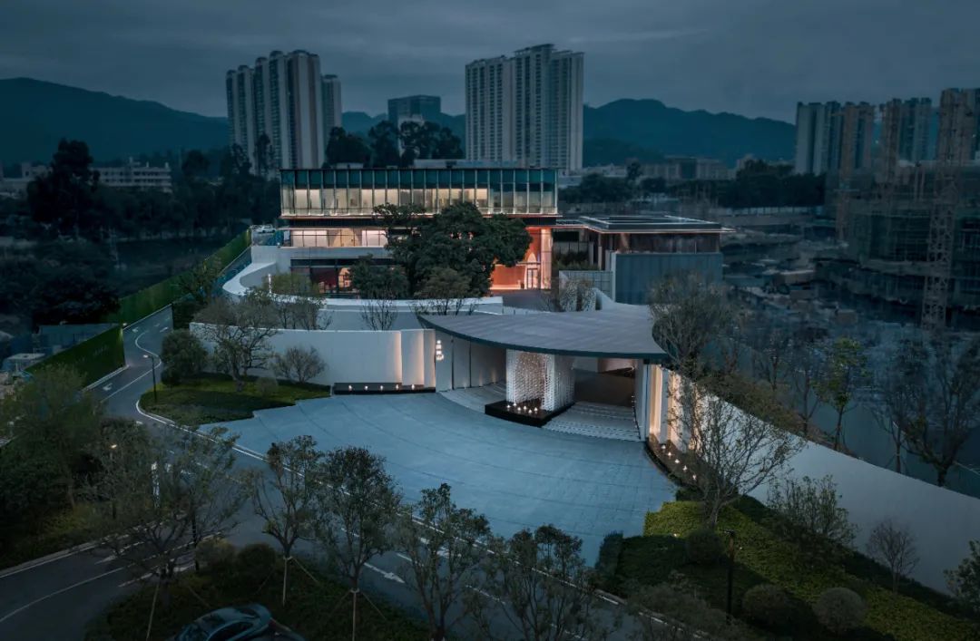 从多个景观设计案例看如何以场地原生大树创作场景