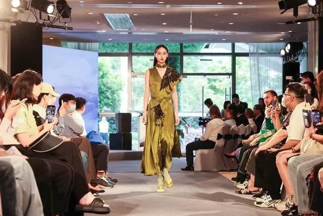 穿“粤”古今,推动岭南服饰文化与服装产业耦合发展|广州味•规划思 穿“粤”古今,推动岭南服饰文化与服装产业耦合发展|广州味•规划思