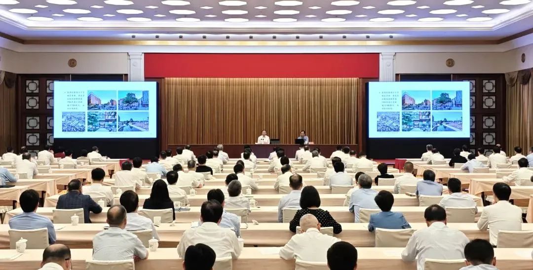 视点 | 杨保军理事长为上海市委中心组学习会作专题辅导报告 视点 | 杨保军理事长为上海市委中心组学习会作专题辅导报告