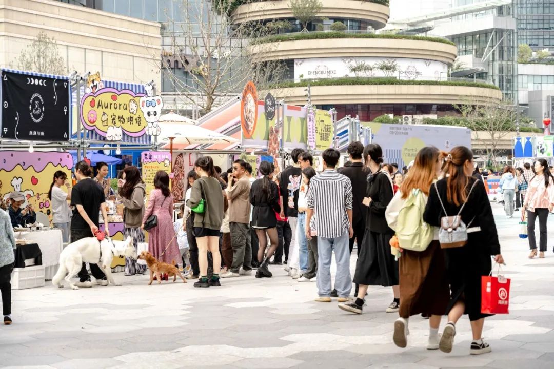 “万象”更新,以“广场”打开城市公共生活 “万象”更新,以“广场”打开城市公共生活