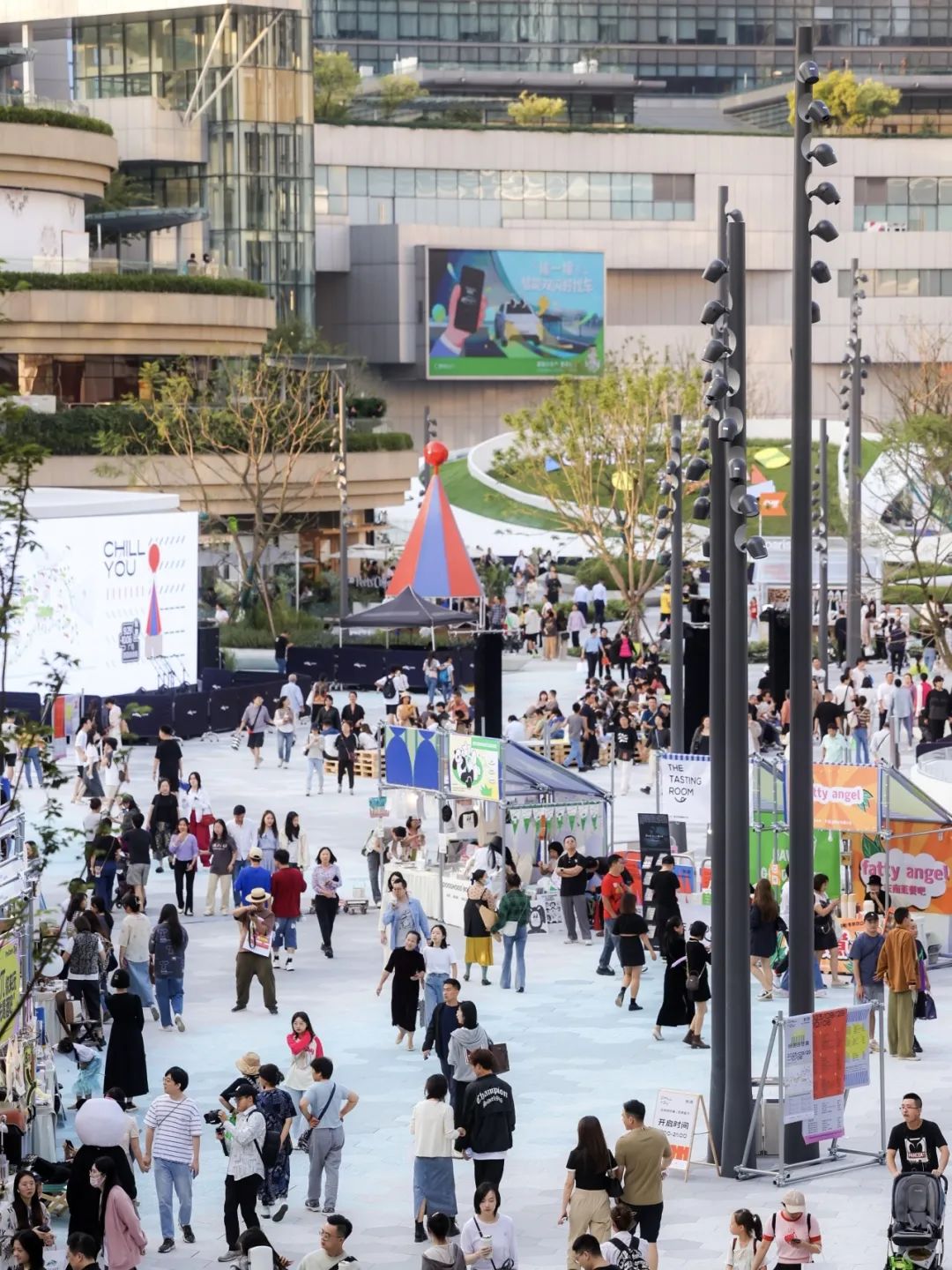 “万象”更新,以“广场”打开城市公共生活 “万象”更新,以“广场”打开城市公共生活