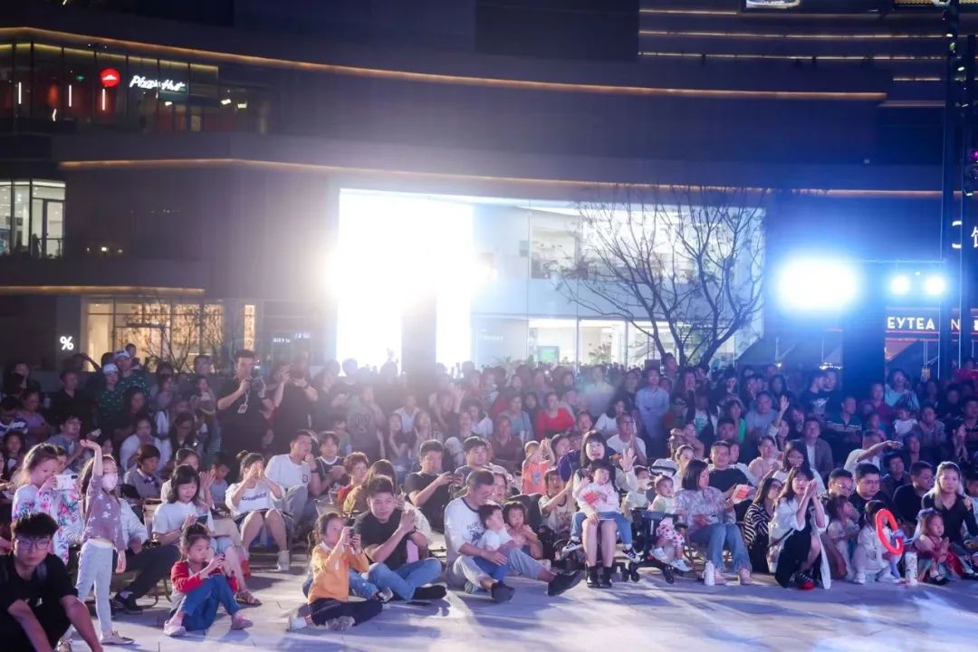 “万象”更新,以“广场”打开城市公共生活 “万象”更新,以“广场”打开城市公共生活