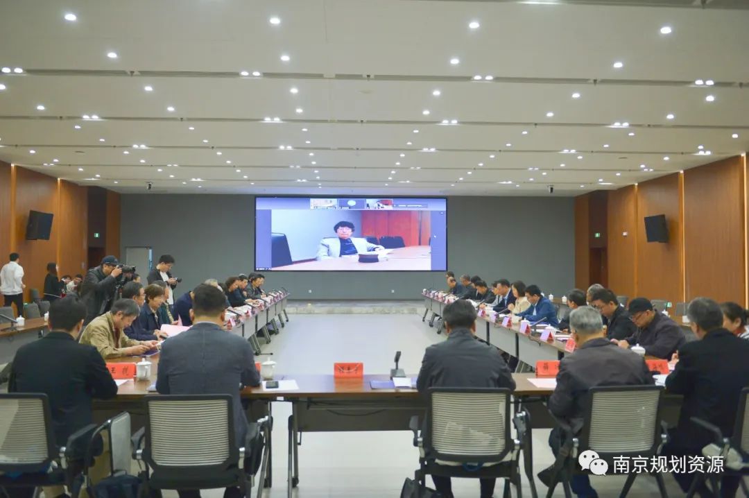 南京市城乡规划委员会技术审查委员会专家委员和公众代表委员实地调研暨座谈会在市规划资源局举办