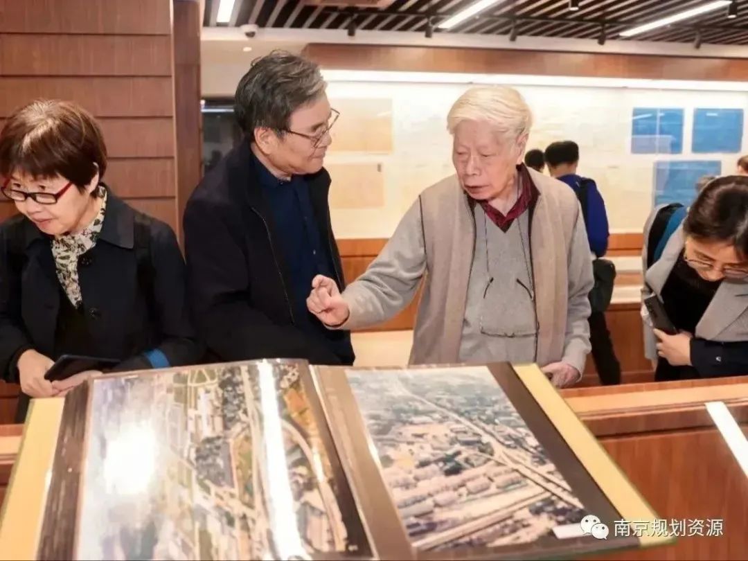 南京市城乡规划委员会技术审查委员会专家委员和公众代表委员实地调研暨座谈会在市规划资源局举办