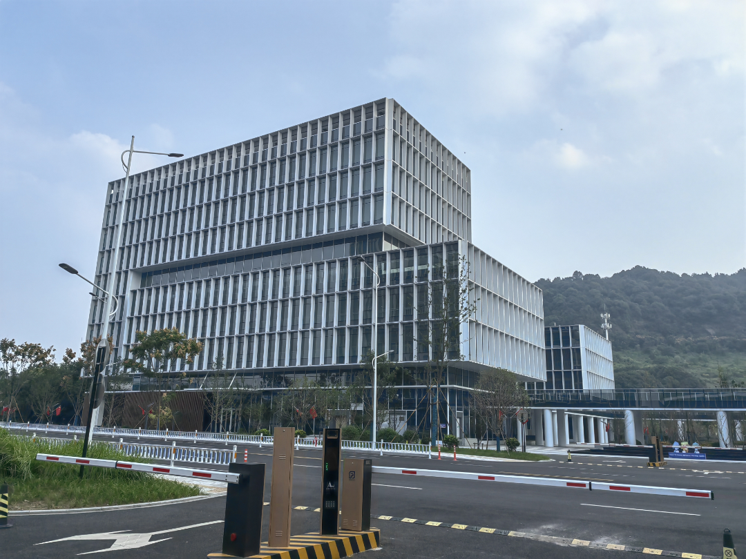市规划资源局滨江分局积极助力首个工业综合体项目建设提速增效