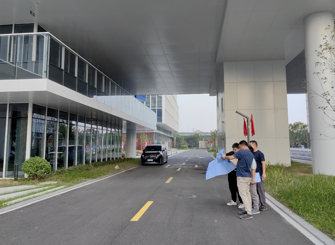 市规划资源局滨江分局积极助力首个工业综合体项目建设提速增效