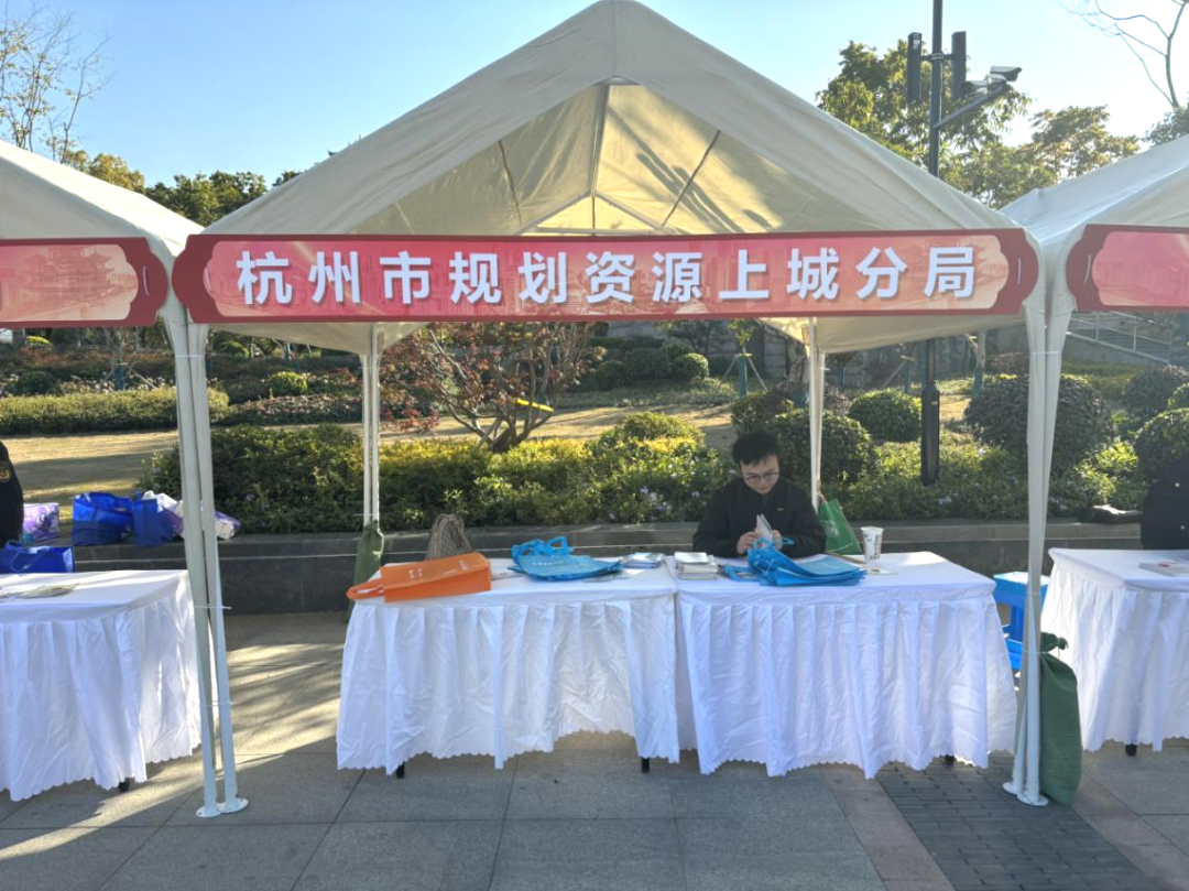 法治护航 “宪”在正当时︱市规划资源局上城分局开展“五个一”活动纪念第十个国家宪法日 法治护航 “宪”在正当时︱市规划资源局上城分局开展“五个一”活动纪念第十个国家宪法日
