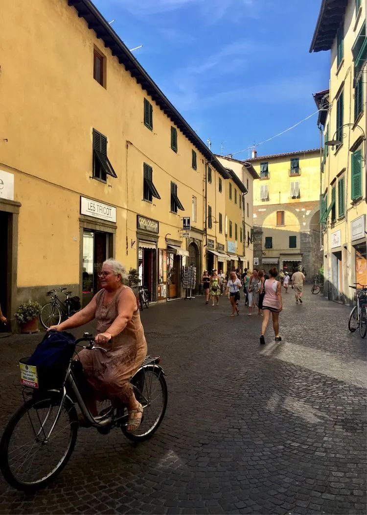 读城 | 何依:童话与歌剧的小城——卢卡(LUCCA) 读城 | 何依:童话与歌剧的小城——卢卡(LUCCA)
