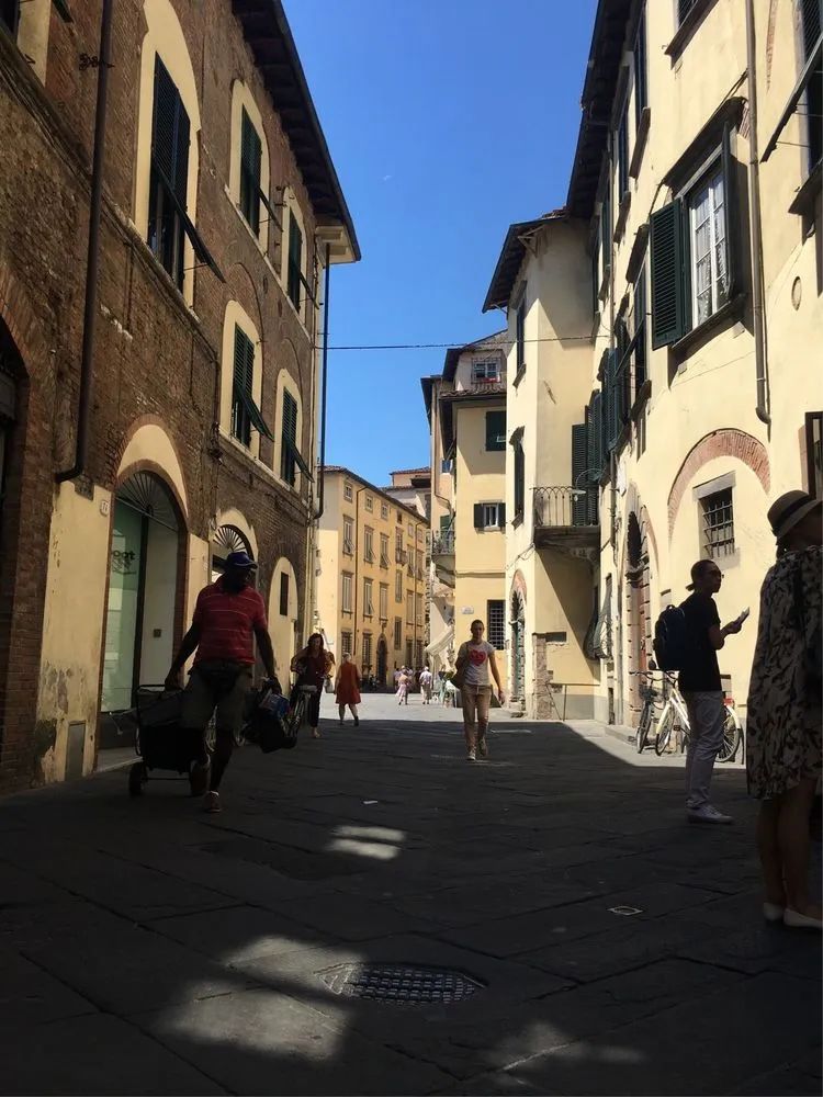 读城 | 何依:童话与歌剧的小城——卢卡(LUCCA) 读城 | 何依:童话与歌剧的小城——卢卡(LUCCA)