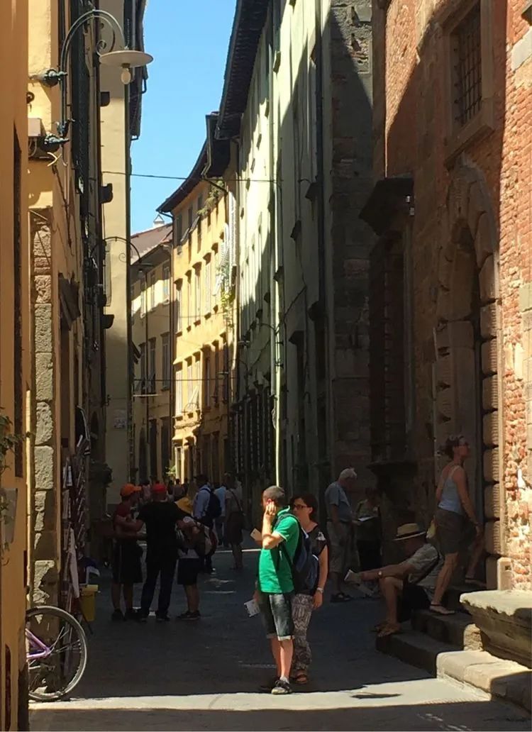 读城 | 何依:童话与歌剧的小城——卢卡(LUCCA) 读城 | 何依:童话与歌剧的小城——卢卡(LUCCA)