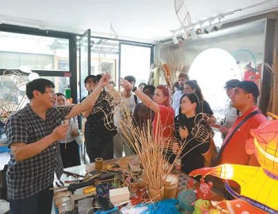 《人民日报》:南京小西湖微改造更新老街区 《人民日报》:南京小西湖微改造更新老街区