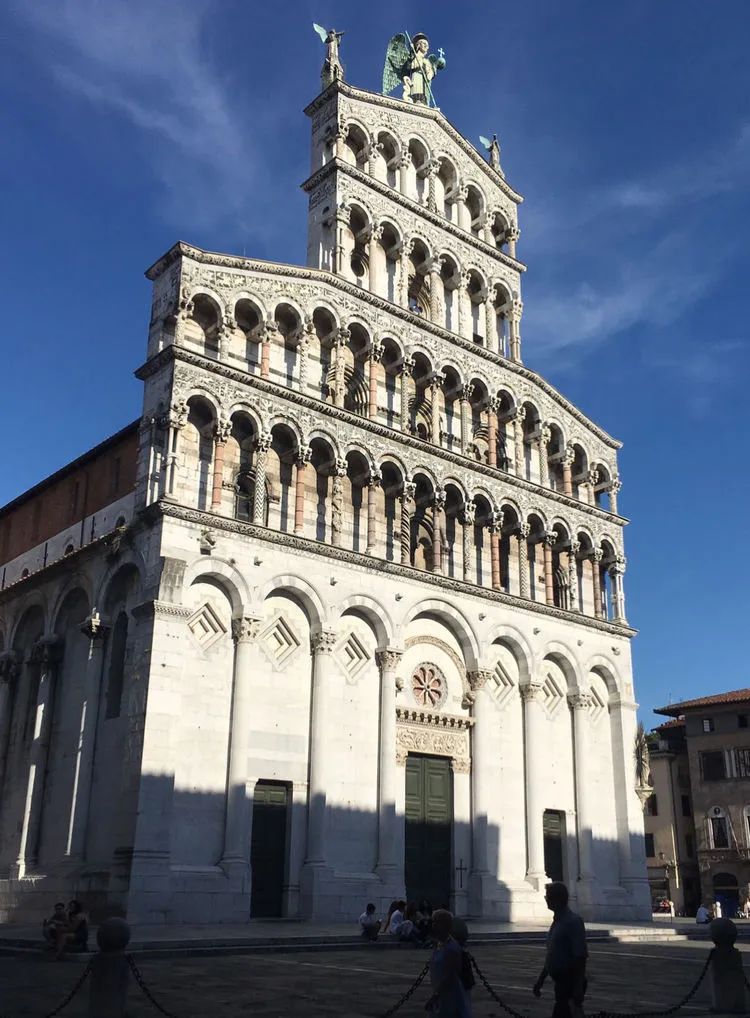 读城 | 何依:童话与歌剧的小城——卢卡(LUCCA) 读城 | 何依:童话与歌剧的小城——卢卡(LUCCA)