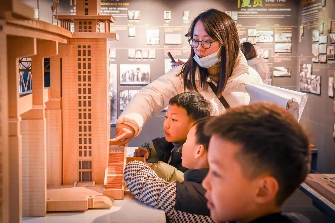 科普活动 | 在大大的东南大学校园里面挖呀挖呀挖,种下知识的种子,开灿烂的花 科普活动 | 在大大的东南大学校园里面挖呀挖呀挖,种下知识的种子,开灿烂的花
