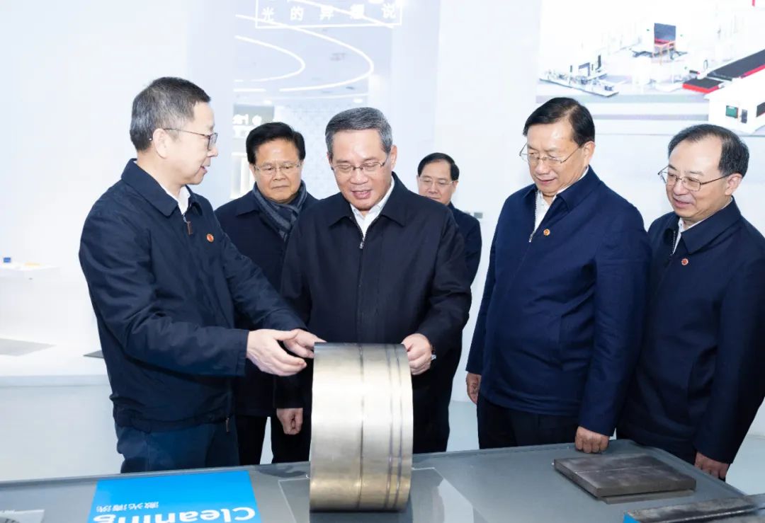 李强在湖北调研时强调 以只争朝夕奋发有为的精神状态 推动今年经济工作开好局起好步