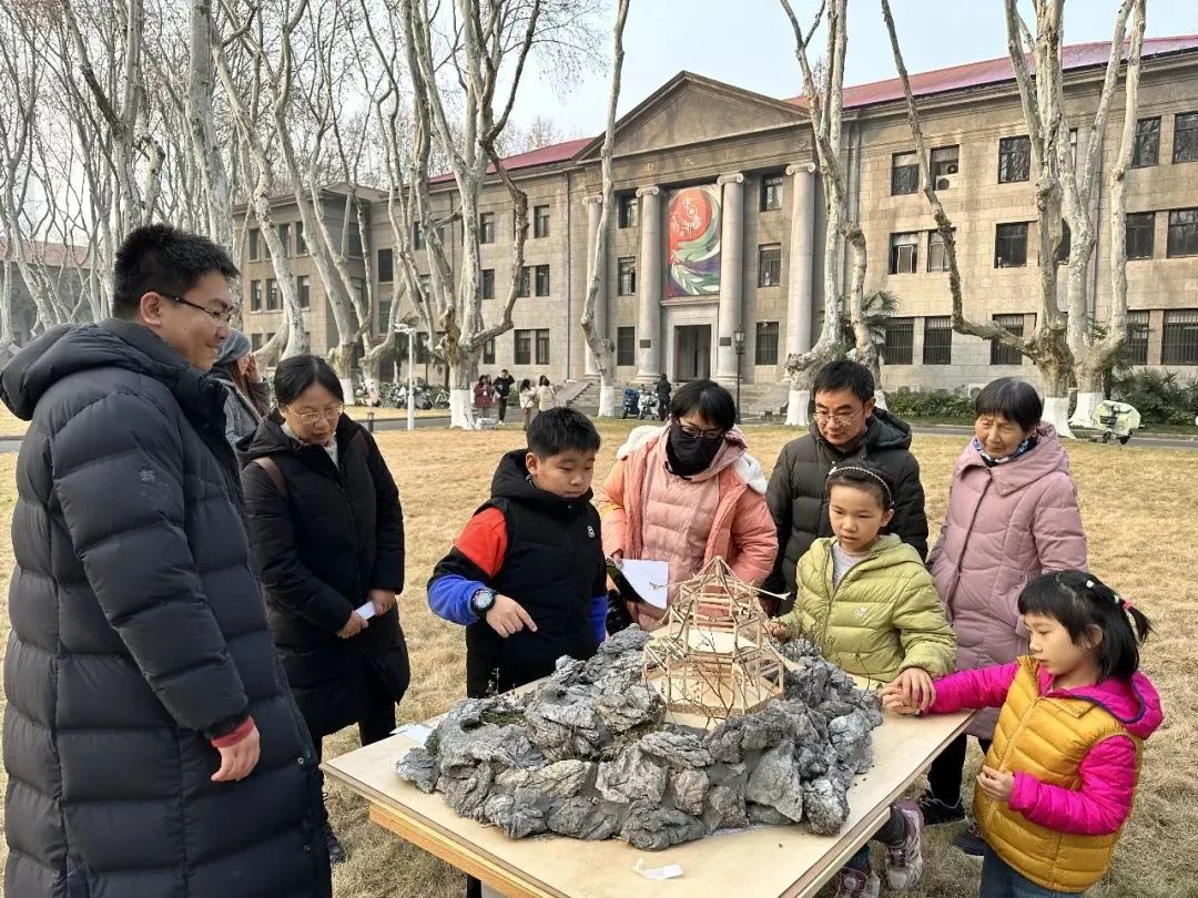 科普活动 | 在大大的东南大学校园里面挖呀挖呀挖,种下知识的种子,开灿烂的花 科普活动 | 在大大的东南大学校园里面挖呀挖呀挖,种下知识的种子,开灿烂的花