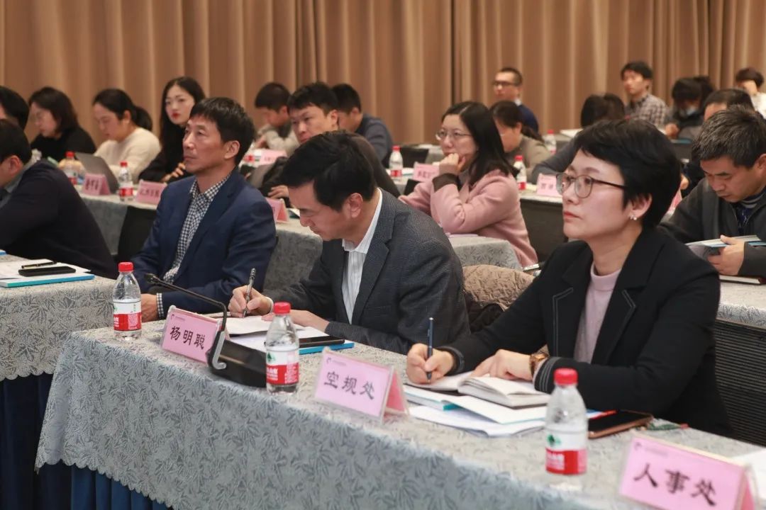这本沉甸甸的书册，写满了规划师与基层镇街的“双向奔赴” | 我市召开驻镇街规划师总结大会，《杭州市驻镇街规划师服务手记》发布