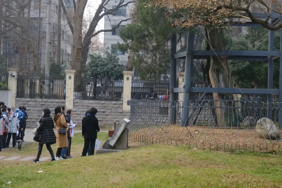 科普活动 | 在大大的东南大学校园里面挖呀挖呀挖,种下知识的种子,开灿烂的花 科普活动 | 在大大的东南大学校园里面挖呀挖呀挖,种下知识的种子,开灿烂的花