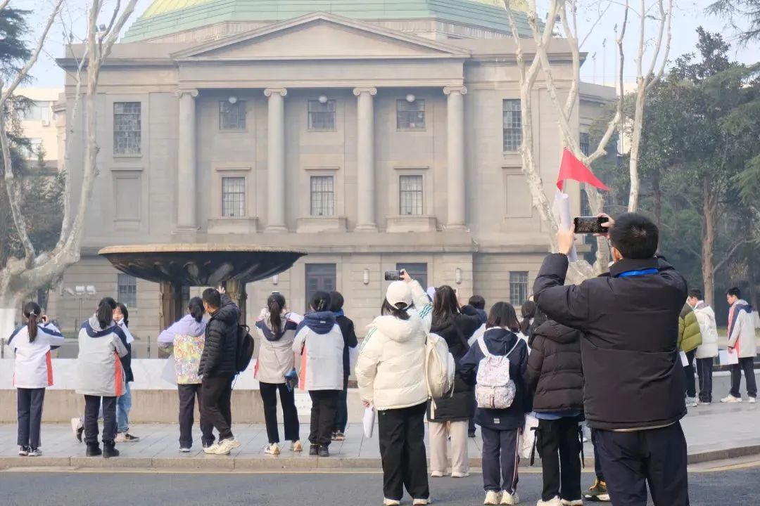 科普活动 | 在大大的东南大学校园里面挖呀挖呀挖,种下知识的种子,开灿烂的花 科普活动 | 在大大的东南大学校园里面挖呀挖呀挖,种下知识的种子,开灿烂的花