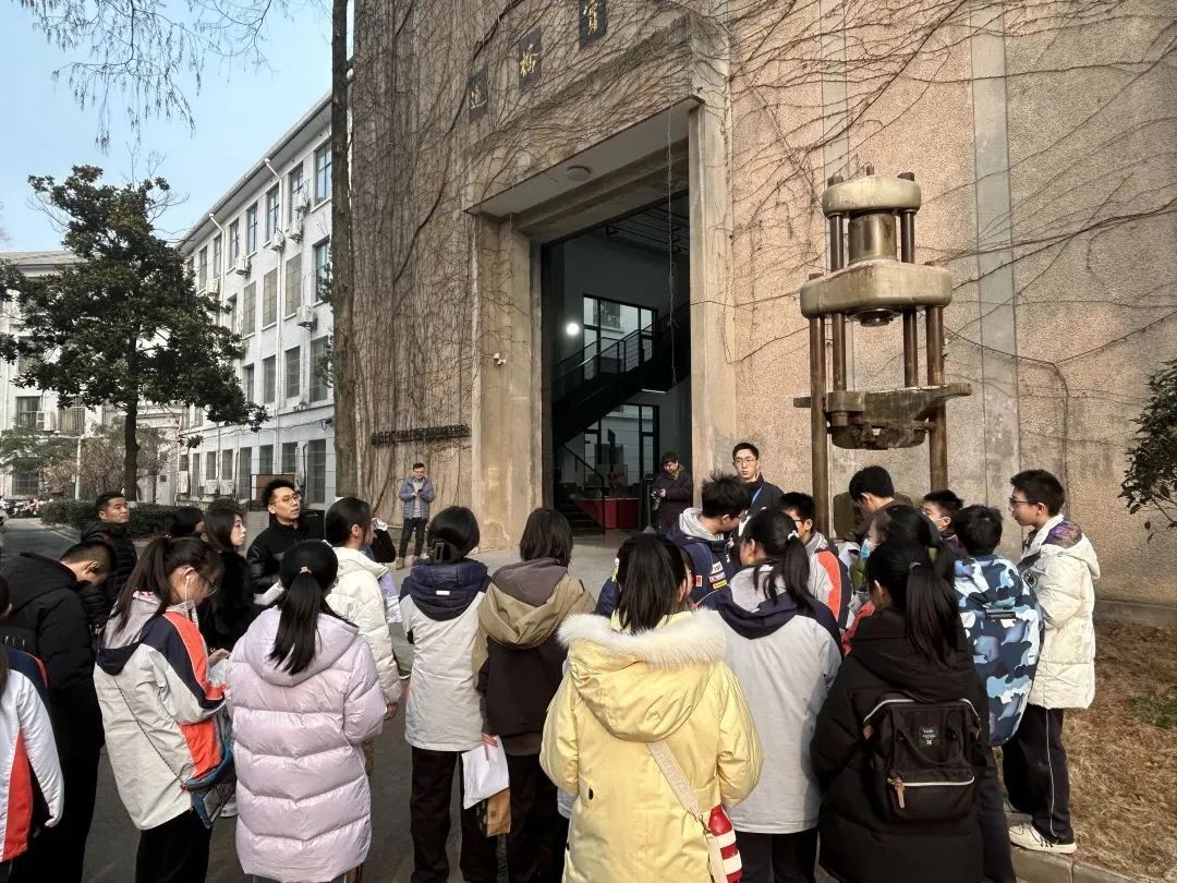 科普活动 | 在大大的东南大学校园里面挖呀挖呀挖,种下知识的种子,开灿烂的花 科普活动 | 在大大的东南大学校园里面挖呀挖呀挖,种下知识的种子,开灿烂的花
