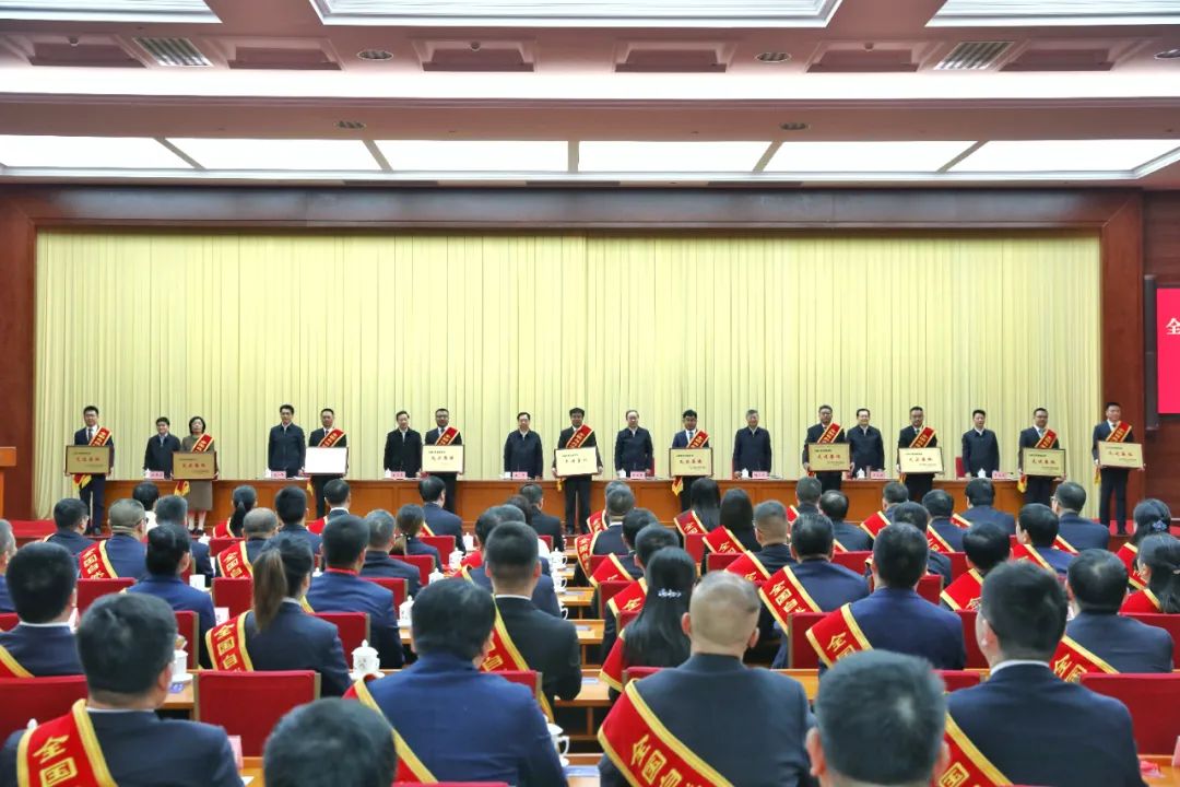 组图 | 今天，他们收获了一份沉甸甸的荣誉