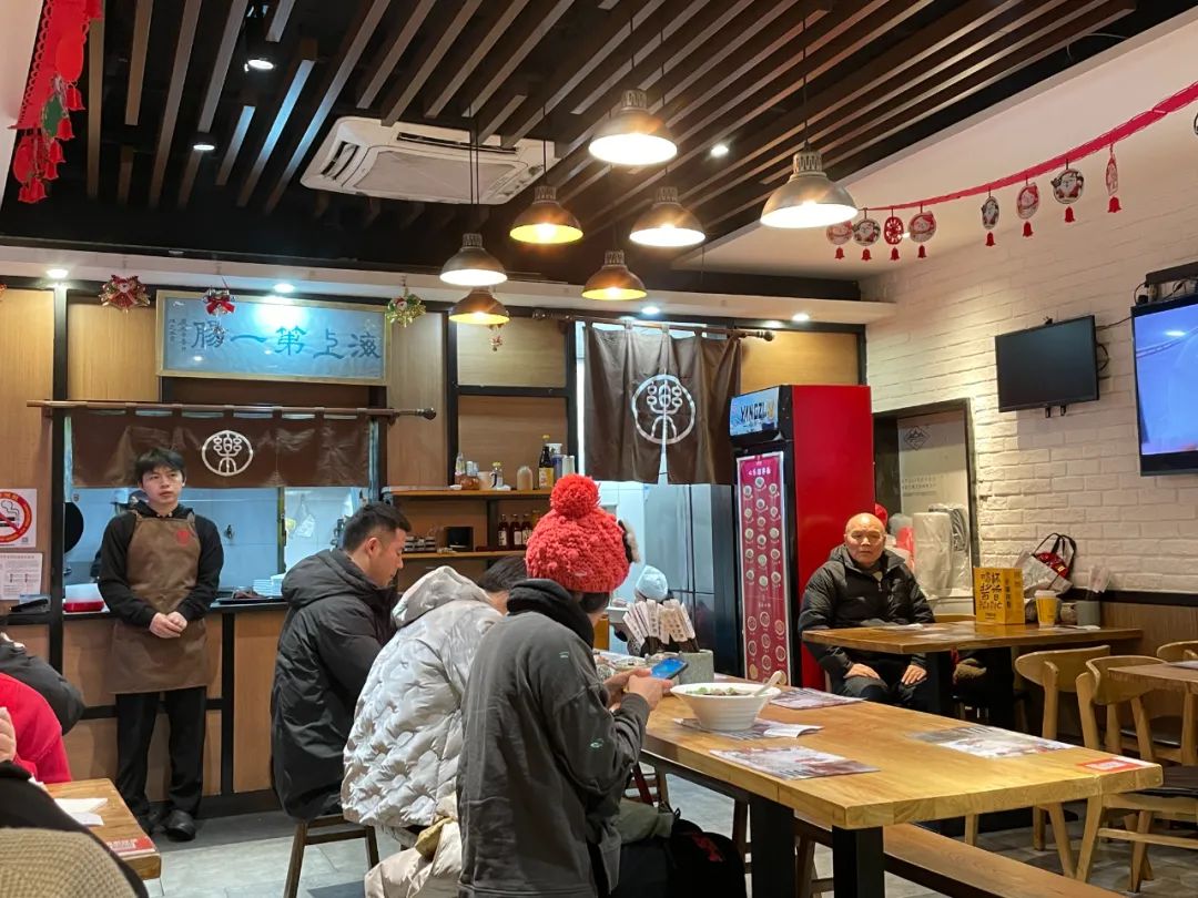 这条小破街，让我看到了真正的上海