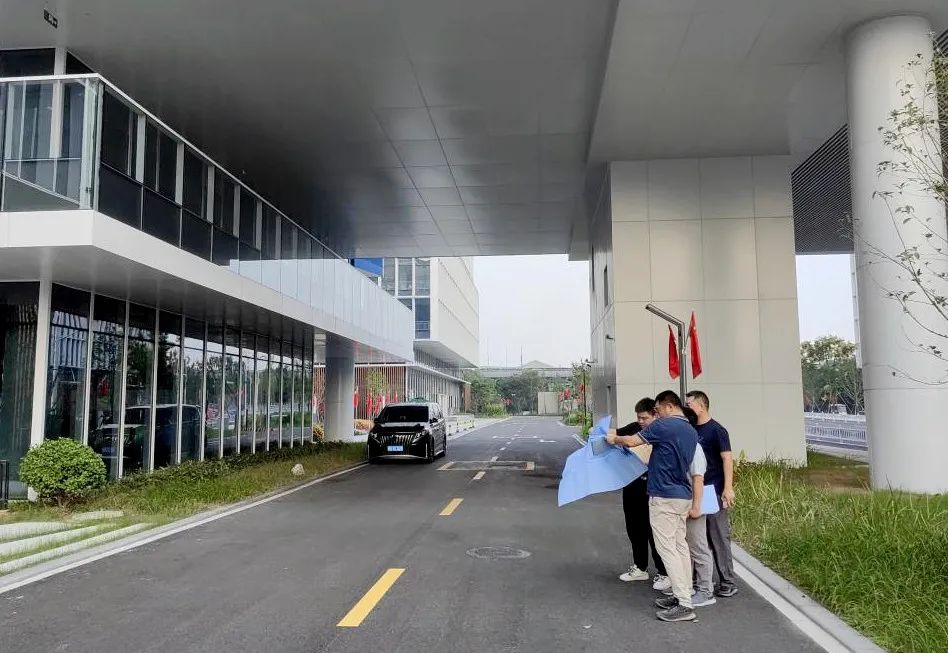 以“工业上楼”突围“存量时代” | 滨江区首个工业综合体开园
