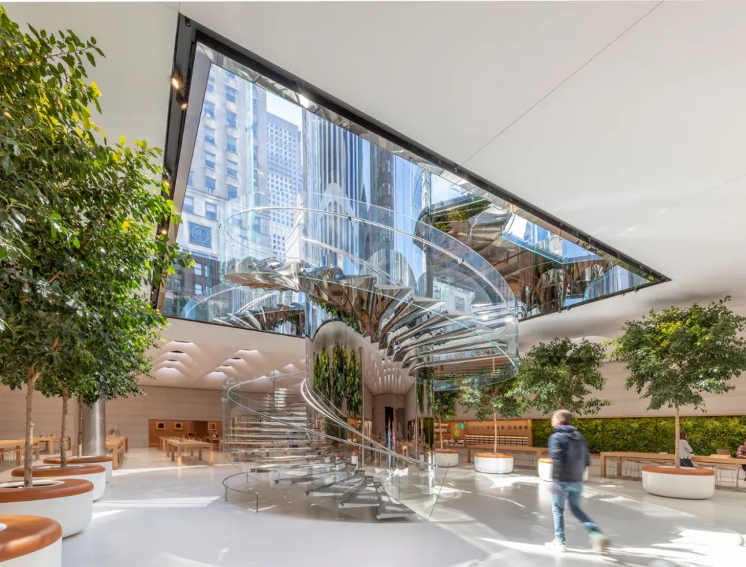 静安寺对面的Apple“全球旗舰店”，为什么等了这么久？