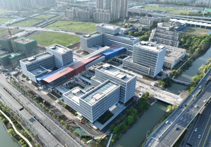 以“工业上楼”突围“存量时代” | 滨江区首个工业综合体开园