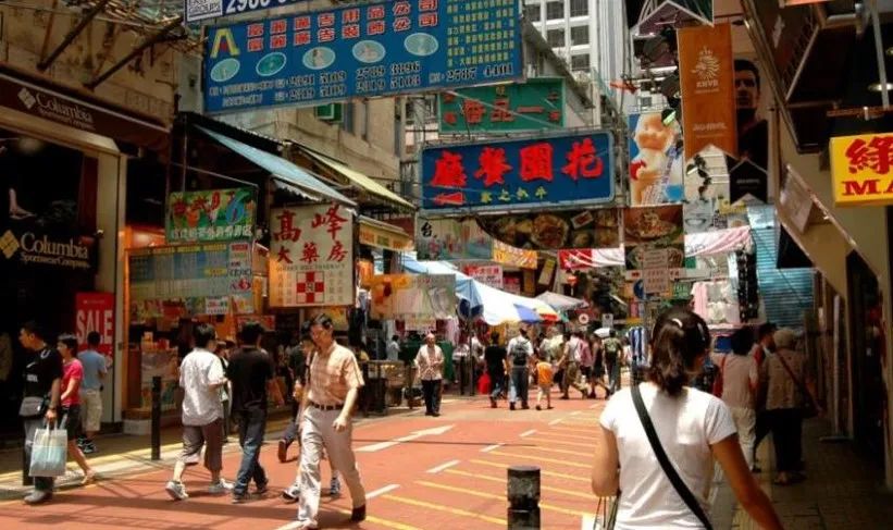“设计一个梦想城市容易；重建一个活的城市需要想象力”—— 阅读简·雅各布斯：思考中国大城市的死与生
