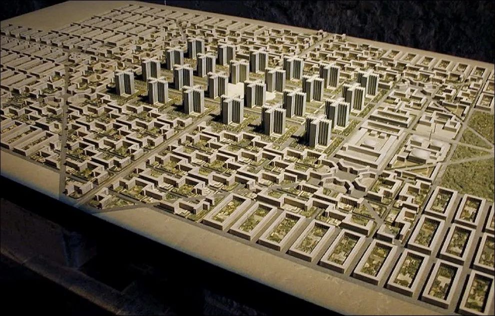 “设计一个梦想城市容易；重建一个活的城市需要想象力”—— 阅读简·雅各布斯：思考中国大城市的死与生