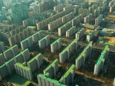 “设计一个梦想城市容易；重建一个活的城市需要想象力”—— 阅读简·雅各布斯：思考中国大城市的死与生
