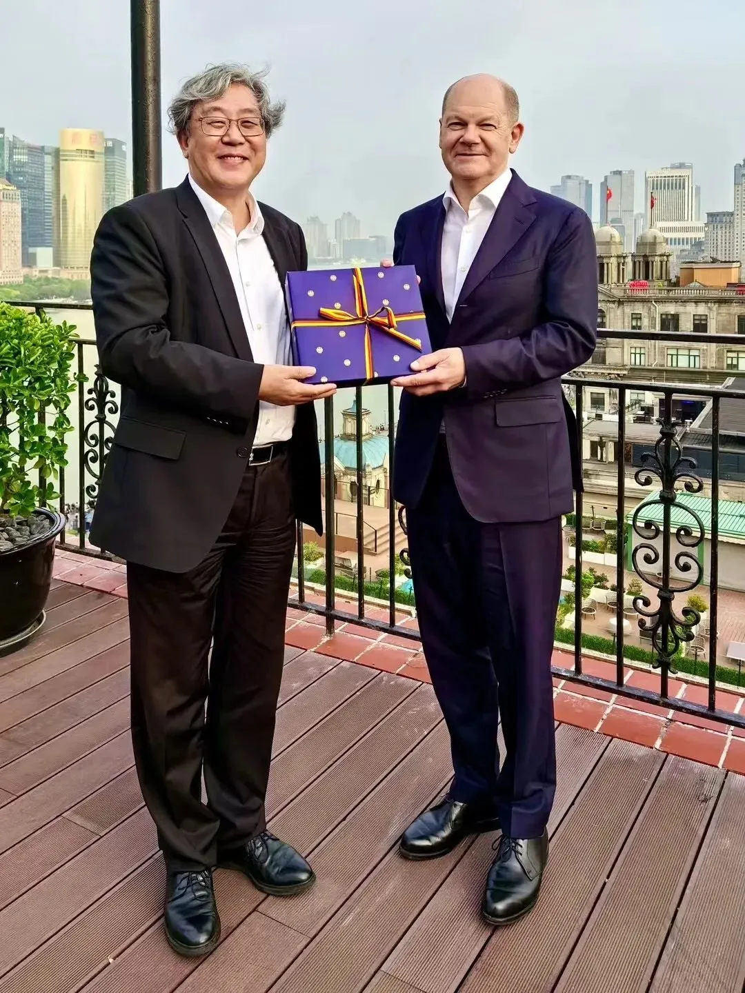 《城市规划学刊》主编吴志强院士与德国总理奥拉夫·朔尔茨再度会面 《城市规划学刊》主编吴志强院士与德国总理奥拉夫·朔尔茨再度会面
