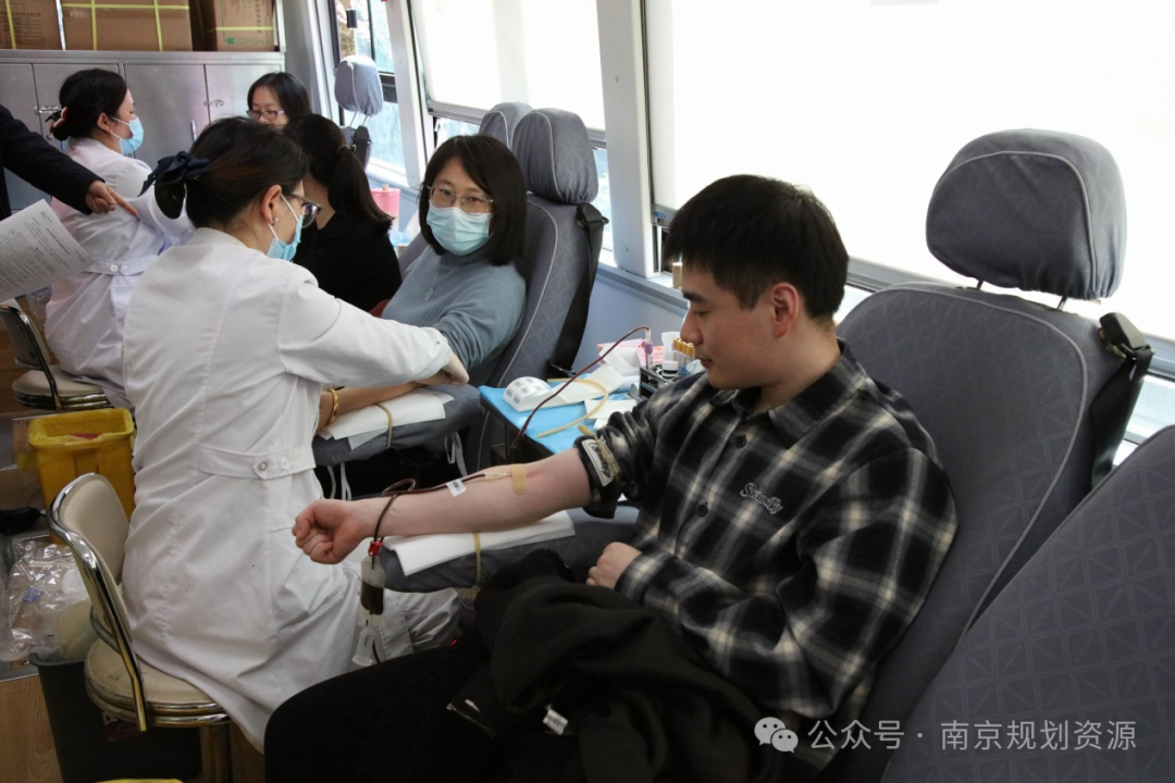 无偿献血 爱心传递——市局干部职工积极参加无偿献血活动