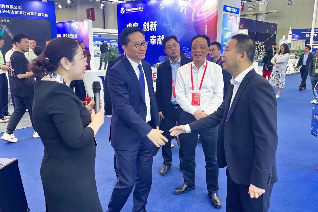 航天宏图亮相2024中国航天大会，获颁商业航天“最具商业价值企业奖”“最具品牌影响力企业奖”