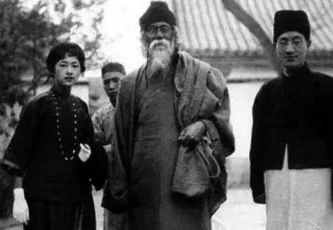 “赏丁香,共诗话”,法源寺丁香诗会已满百年 “赏丁香,共诗话”,法源寺丁香诗会已满百年