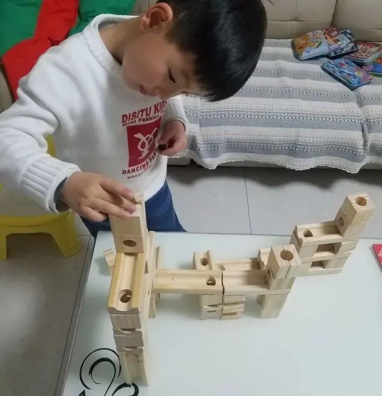 能把家瞬间变成游乐场的轨道弹珠积木