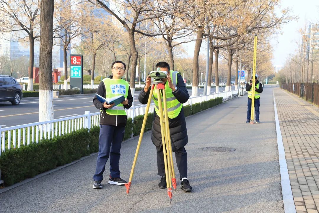 致敬测绘战线上的闪亮坐标——记全国五一劳动奖章获得者明阳