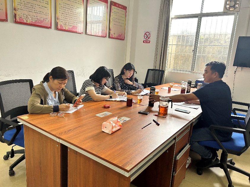 【农贸市场】小猪的一生:从猪圈到餐桌 【农贸市场】小猪的一生:从猪圈到餐桌