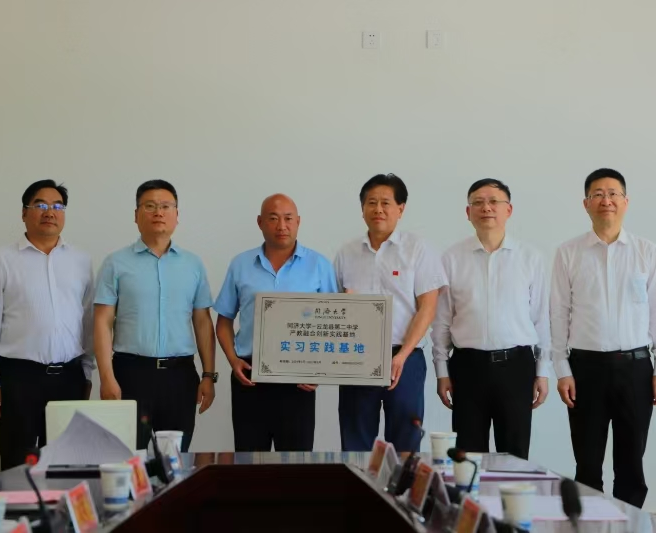 方守恩书记率队赴滇推进校地合作
