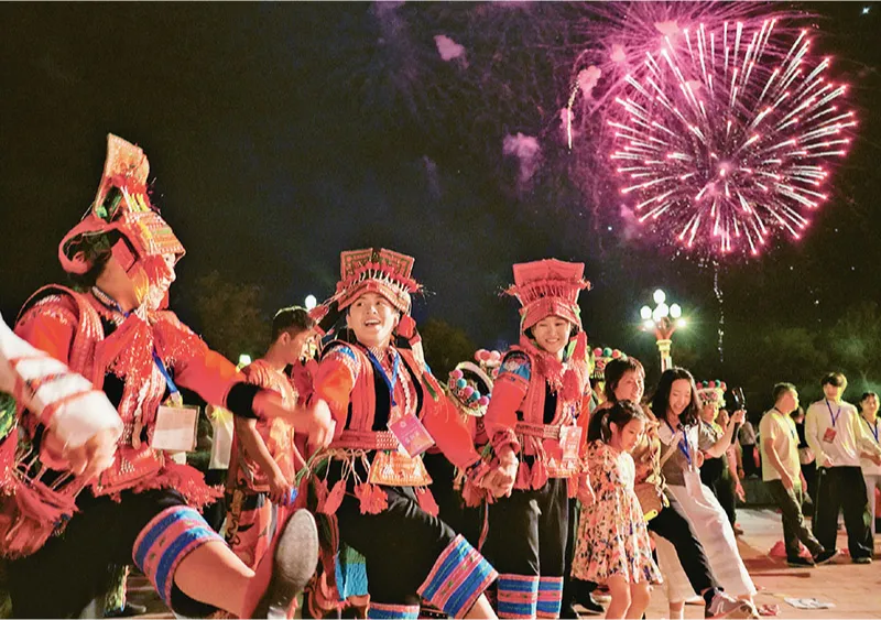 经略辽阔西部 谱写世纪工程新篇章 经略辽阔西部 谱写世纪工程新篇章