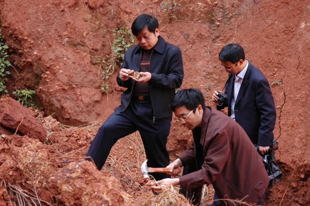 痴迷科研，他奇思妙想“攻”下多个探矿难题 | 地质足迹印山川