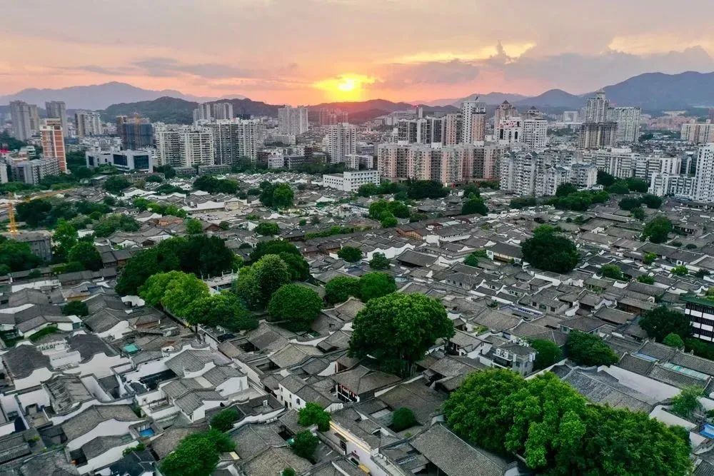 清华同衡副总规划师刘岩做客凤凰:城市更新的“经济账”怎么算? 清华同衡副总规划师刘岩做客凤凰:城市更新的“经济账”怎么算?