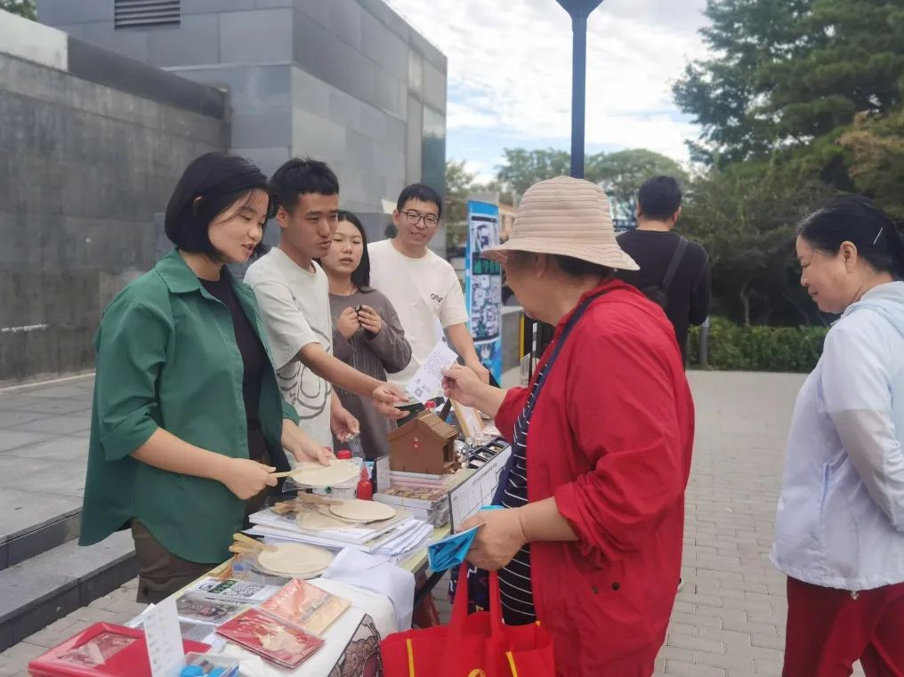 不忘为民初心 携手奋发前行 | 西城区责任规划师在《北京市责任规划师制度实施五周年成果展》展区开展快闪活动 不忘为民初心 携手奋发前行 | 西城区责任规划师在《北京市责任规划师制度实施五周年成果展》展区开展快闪活动