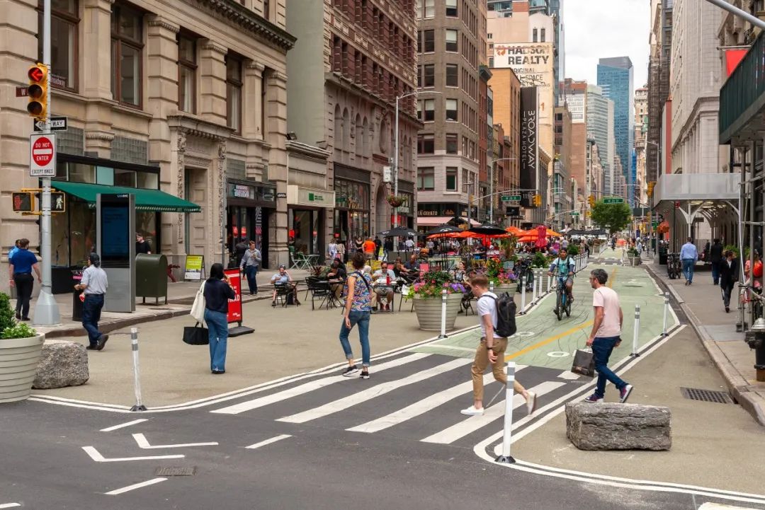 抢街?城市街道的路权重置——纽约百老汇大道更新改造规划 抢街?城市街道的路权重置——纽约百老汇大道更新改造规划