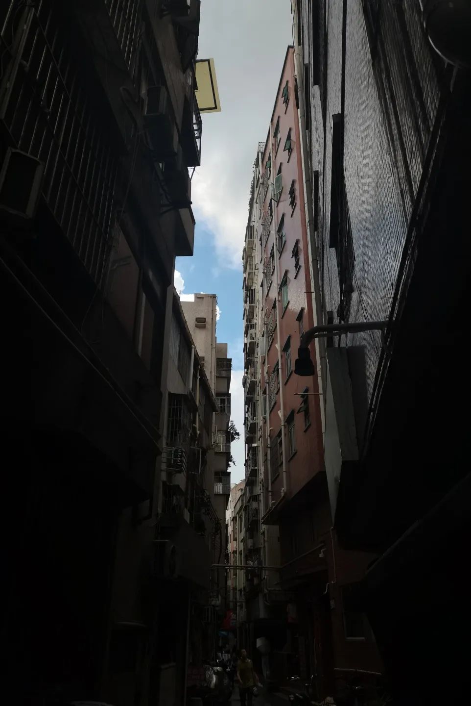 刘珩:城市的“围困与解困” 刘珩:城市的“围困与解困”