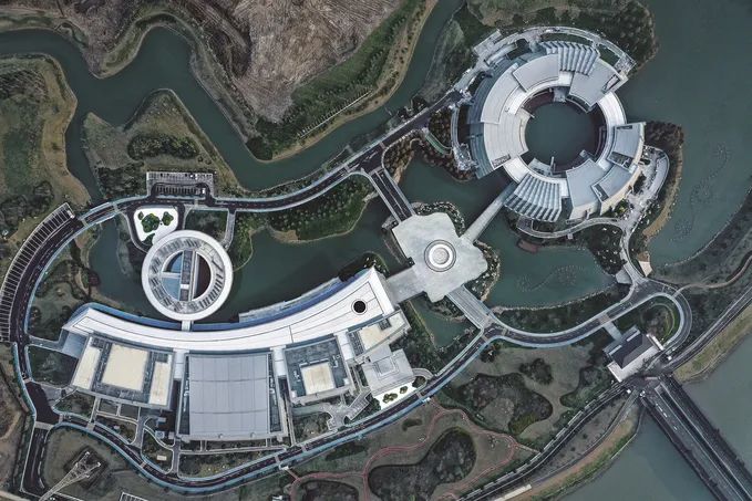 用什么来匹配古今交融的东方名都，寻找新建筑里的“最南京”