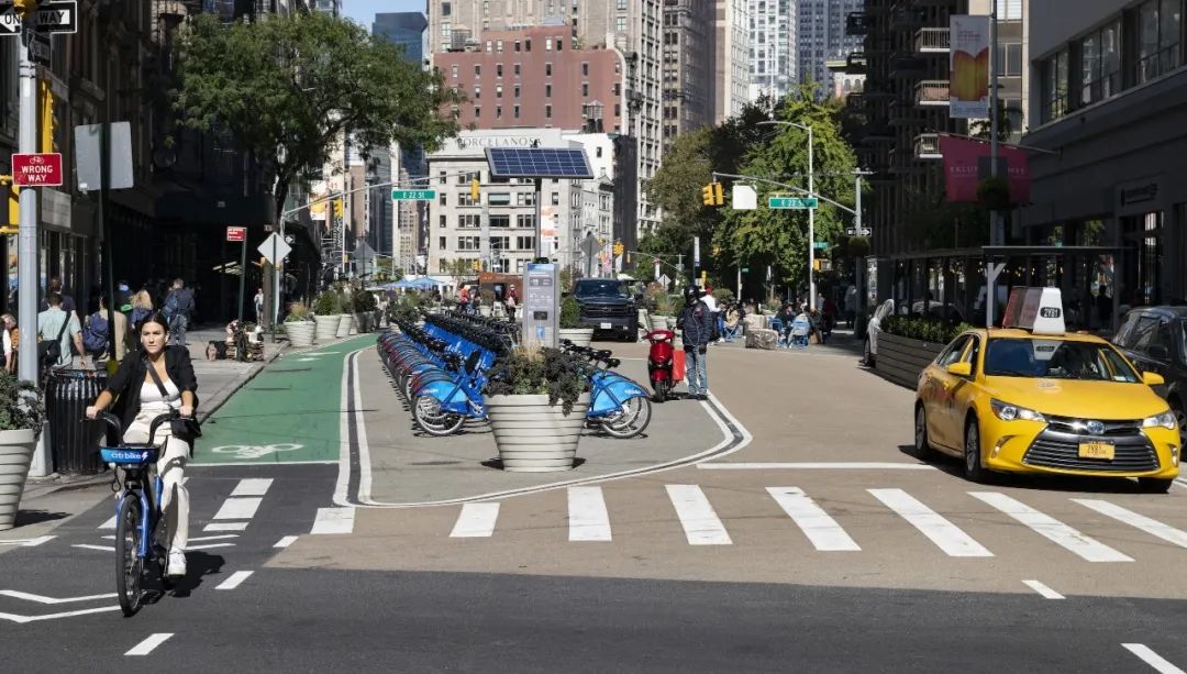 抢街?城市街道的路权重置——纽约百老汇大道更新改造规划 抢街?城市街道的路权重置——纽约百老汇大道更新改造规划