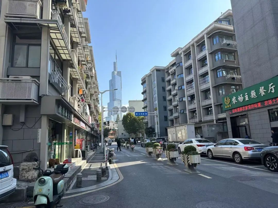适老巧设计,网红打卡街装了部“隐形”电梯 适老巧设计,网红打卡街装了部“隐形”电梯