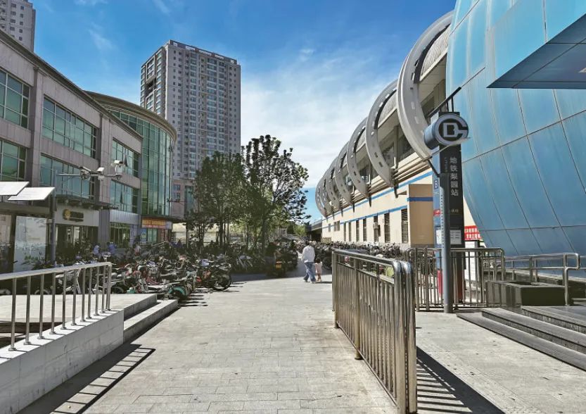 陆苹 | 地铁站周边交通与公共空间改造策略研究:以北京市地铁梨园站为例 陆苹 | 地铁站周边交通与公共空间改造策略研究:以北京市地铁梨园站为例