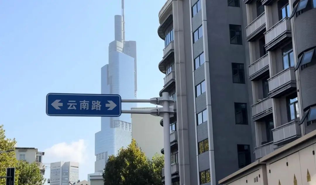 适老巧设计，网红打卡街装了部“隐形”电梯